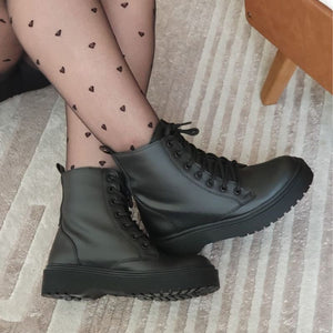 Bota-Feminina-Cano-Curto-Tratorado-Blogueiras-Fashion-Iris-3