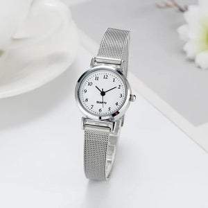 Analyzing image Relogio-Feminino-Prata-Round-Watch-Fashion-Iris_3